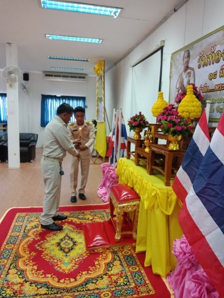 วันที่ ๑๘ มีนาคม ของทุกปีเป็น “วันท้องถิ่นไทย” เพื่อรำลึกถึงพระมหากรุณาธิคุณของพระบาทสมเด็จพระจุลจอมเกล้าเจ้าอยู่หัว ที่ได้ทรงมีพระบรมราชโองการให้ยกฐานะตำบลท่าฉลอมขึ้นเป็นสุขาภิบาลท่าฉลอม เมื่อวันที่ ๑๘ มีนาคม ๒๕๕๘