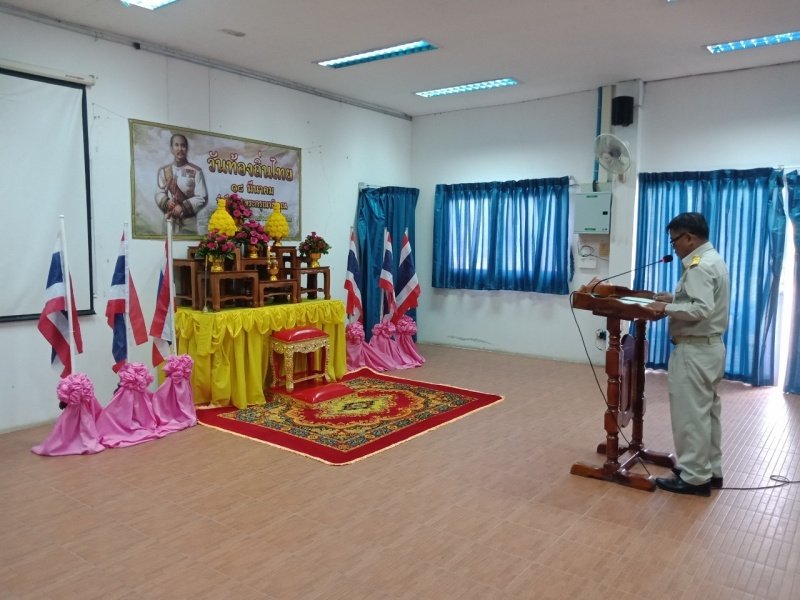 วันที่ ๑๘ มีนาคม ของทุกปีเป็น “วันท้องถิ่นไทย” เพื่อรำลึกถึงพระมหากรุณาธิคุณของพระบาทสมเด็จพระจุลจอมเกล้าเจ้าอยู่หัว ที่ได้ทรงมีพระบรมราชโองการให้ยกฐานะตำบลท่าฉลอมขึ้นเป็นสุขาภิบาลท่าฉลอม เมื่อวันที่ ๑๘ มีนาคม ๒๕๕๘