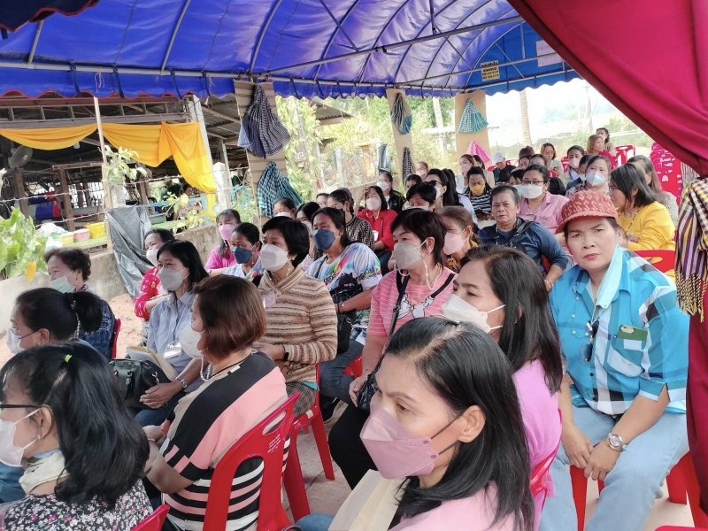 วันที่ 28 มกราคม และวันที่ 3 กุมภาพันธ์ 2566 กลุ่มสตรีและครอบครัวจังหวัดกาญจนบุรี เข้าศึกษาดูงานเยี่ยมชม กลุ่ม ทอผ้า บ้านหนองกก ตำบลหนองบัวน้อย จังหวัดนครราชสีมา จำนวน 180 ท่าน โดยการต้อนรับคณะดูงาน จากชาวบ้านหนองกก ชาวตำบลหนองบัวน้อย ท่าน สจ.ศิริพงศ์ มกรพงศ์ นายกประพงษ์ แก้วจันทึก และ คณะผู้บริหาร ท่านกำนันประภาส เหินจันทึก และผู้นำชุมชน ทุกท่าน เจ้าหน้าที่ อบต.หนองบัวน้อย ให้การต้อนรับคณะดูงานใน
