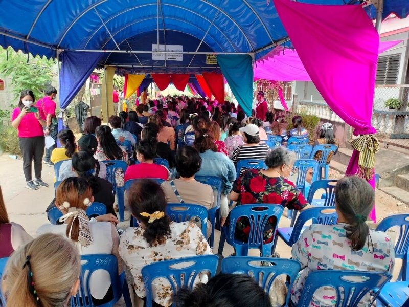 วันที่ 28 มกราคม และวันที่ 3 กุมภาพันธ์ 2566 กลุ่มสตรีและครอบครัวจังหวัดกาญจนบุรี เข้าศึกษาดูงานเยี่ยมชม กลุ่ม ทอผ้า บ้านหนองกก ตำบลหนองบัวน้อย จังหวัดนครราชสีมา จำนวน 180 ท่าน โดยการต้อนรับคณะดูงาน จากชาวบ้านหนองกก ชาวตำบลหนองบัวน้อย ท่าน สจ.ศิริพงศ์ มกรพงศ์ นายกประพงษ์ แก้วจันทึก และ คณะผู้บริหาร ท่านกำนันประภาส เหินจันทึก และผู้นำชุมชน ทุกท่าน เจ้าหน้าที่ อบต.หนองบัวน้อย ให้การต้อนรับคณะดูงานใน