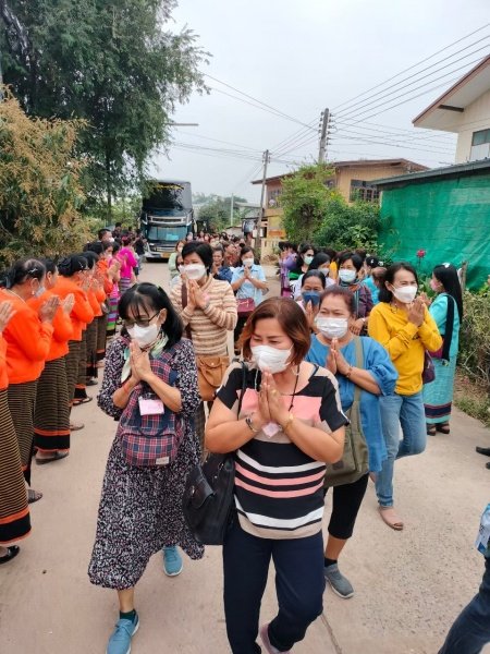 วันที่ 28 มกราคม และวันที่ 3 กุมภาพันธ์ 2566 กลุ่มสตรีและครอบครัวจังหวัดกาญจนบุรี เข้าศึกษาดูงานเยี่ยมชม กลุ่ม ทอผ้า บ้านหนองกก ตำบลหนองบัวน้อย จังหวัดนครราชสีมา จำนวน 180 ท่าน โดยการต้อนรับคณะดูงาน จากชาวบ้านหนองกก ชาวตำบลหนองบัวน้อย ท่าน สจ.ศิริพงศ์ มกรพงศ์ นายกประพงษ์ แก้วจันทึก และ คณะผู้บริหาร ท่านกำนันประภาส เหินจันทึก และผู้นำชุมชน ทุกท่าน เจ้าหน้าที่ อบต.หนองบัวน้อย ให้การต้อนรับคณะดูงานใน