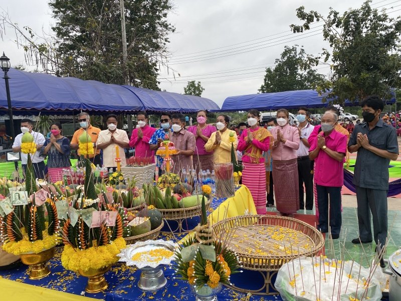 โครงการงานฉลองวันแห่งชัยชนะของท้าวสุรนารีและนางสาวบุญเหลือ ประจำปี พ.ศ.2565 ต.หนองบัวน้อย อ.สีคิ้ว จ.นครราชสีมา นำโดยท่านนายกประพงษ์ แก้วจันทึก คณะผู้บริหาร ร่วมกับเจ้าหน้าที่กองการศึกษาฯ, สมาชิก อบต., ผู้ใหญ่บ้าน และพนักงานส่วนตำบล พนักงานจ้างทุกท่าน