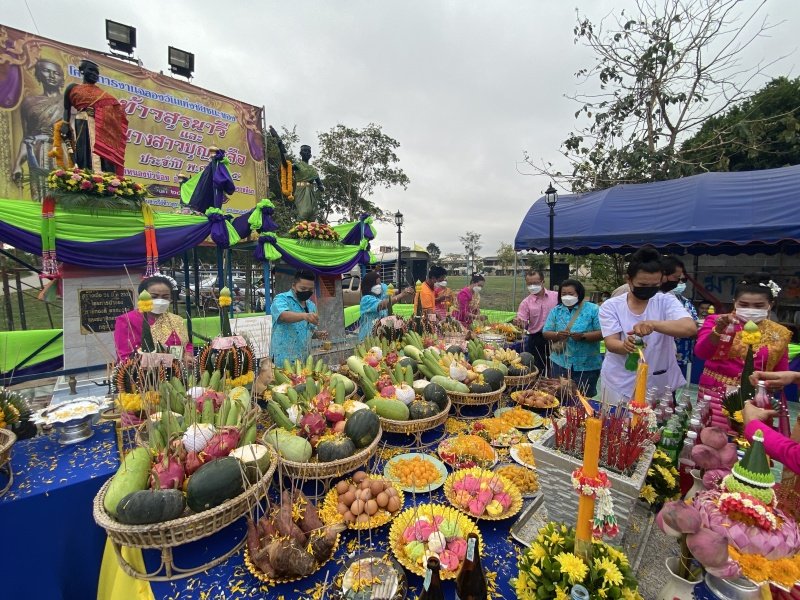 โครงการงานฉลองวันแห่งชัยชนะของท้าวสุรนารีและนางสาวบุญเหลือ ประจำปี พ.ศ.2565 ต.หนองบัวน้อย อ.สีคิ้ว จ.นครราชสีมา นำโดยท่านนายกประพงษ์ แก้วจันทึก คณะผู้บริหาร ร่วมกับเจ้าหน้าที่กองการศึกษาฯ, สมาชิก อบต., ผู้ใหญ่บ้าน และพนักงานส่วนตำบล พนักงานจ้างทุกท่าน