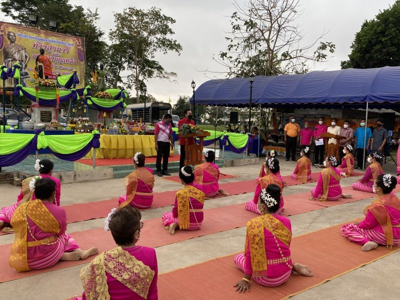 โครงการงานฉลองวันแห่งชัยชนะของท้าวสุรนารีและนางสาวบุญเหลือ ประจำปี พ.ศ.2565 ต.หนองบัวน้อย อ.สีคิ้ว จ.นครราชสีมา นำโดยท่านนายกประพงษ์ แก้วจันทึก คณะผู้บริหาร ร่วมกับเจ้าหน้าที่กองการศึกษาฯ, สมาชิก อบต., ผู้ใหญ่บ้าน และพนักงานส่วนตำบล พนักงานจ้างทุกท่าน