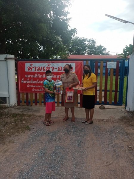 มอบถุงยังชีพสำหรับประชาชนกลุ่มเสี่ยงที่ดำเนินการกักตัวครบตามที่กรมควบคุมโรค กระทรวงสาธารณสุข ได้กำหนดไว้ ณ สถานที่กักตัว State Quarantin (SQ) ระดับตำบลของ องค์การบริหารส่วนตำบลหนองบัวน้อย วันศุกร์ที่ 3 เดือนกันยายน พ.ศ.2564