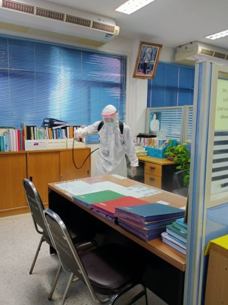 วันที่ 14 ก.ค. 2564 เวลา 15.45 อบต.หนองบัวน้อย ได้ดำเนินการฉีดพ่นน้ำยาฆ่าเชื้อเพื่อป้องกันและควบคุมโควิด-19 ได้รับการสนับสนุนจากมูลนิธิพรหมธรรมสถานสงเคราะห์ สีคิ้ว