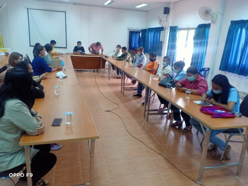 ประชุมสรุปสถานที่กักตัว ผู้เข้ามาในตำบลหนองบัวน้อย มีผู้นำชุมชนและเจ้าหน้าที่สาธารณสุข ประธาน อสม. ประจำหมู่บ้านทั้ง 12 หมู่บ้านร่วมประชุม วันที่ 6 กรกฏาคม 2564 ณ ห้องประชุมองค์การบริหารส่วนตำบลหนองบัวน้อย