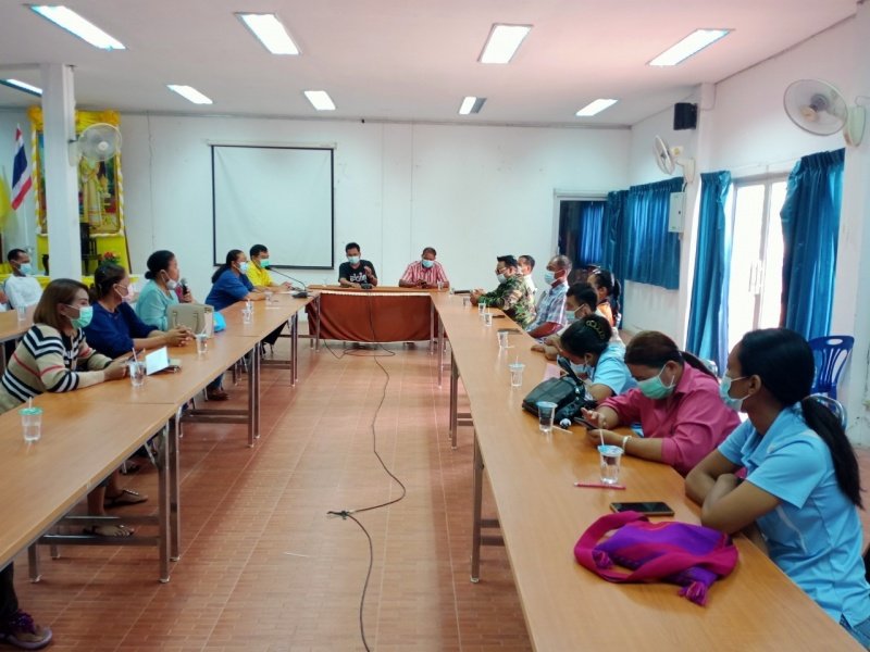ประชุมสรุปสถานที่กักตัว ผู้เข้ามาในตำบลหนองบัวน้อย มีผู้นำชุมชนและเจ้าหน้าที่สาธารณสุข ประธาน อสม. ประจำหมู่บ้านทั้ง 12 หมู่บ้านร่วมประชุม วันที่ 6 กรกฏาคม 2564 ณ ห้องประชุมองค์การบริหารส่วนตำบลหนองบัวน้อย
