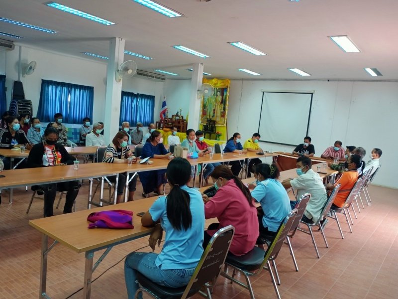 ประชุมสรุปสถานที่กักตัว ผู้เข้ามาในตำบลหนองบัวน้อย มีผู้นำชุมชนและเจ้าหน้าที่สาธารณสุข ประธาน อสม. ประจำหมู่บ้านทั้ง 12 หมู่บ้านร่วมประชุม วันที่ 6 กรกฏาคม 2564 ณ ห้องประชุมองค์การบริหารส่วนตำบลหนองบัวน้อย