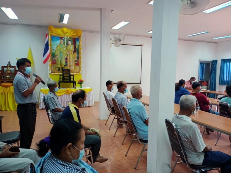 ประชุมสรุปสถานที่กักตัว ผู้เข้ามาในตำบลหนองบัวน้อย มีผู้นำชุมชนและเจ้าหน้าที่สาธารณสุข ประธาน อสม. ประจำหมู่บ้านทั้ง 12 หมู่บ้านร่วมประชุม วันที่ 6 กรกฏาคม 2564 ณ ห้องประชุมองค์การบริหารส่วนตำบลหนองบัวน้อย