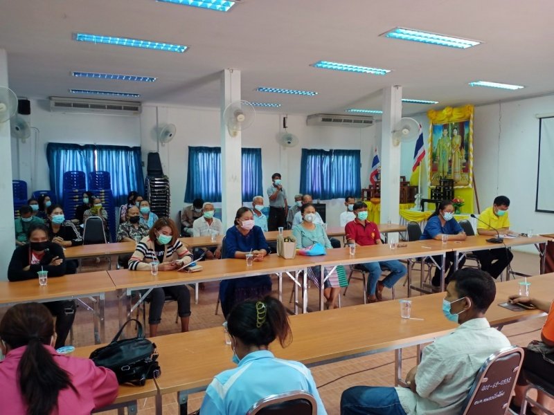 ประชุมสรุปสถานที่กักตัว ผู้เข้ามาในตำบลหนองบัวน้อย มีผู้นำชุมชนและเจ้าหน้าที่สาธารณสุข ประธาน อสม. ประจำหมู่บ้านทั้ง 12 หมู่บ้านร่วมประชุม วันที่ 6 กรกฏาคม 2564 ณ ห้องประชุมองค์การบริหารส่วนตำบลหนองบัวน้อย
