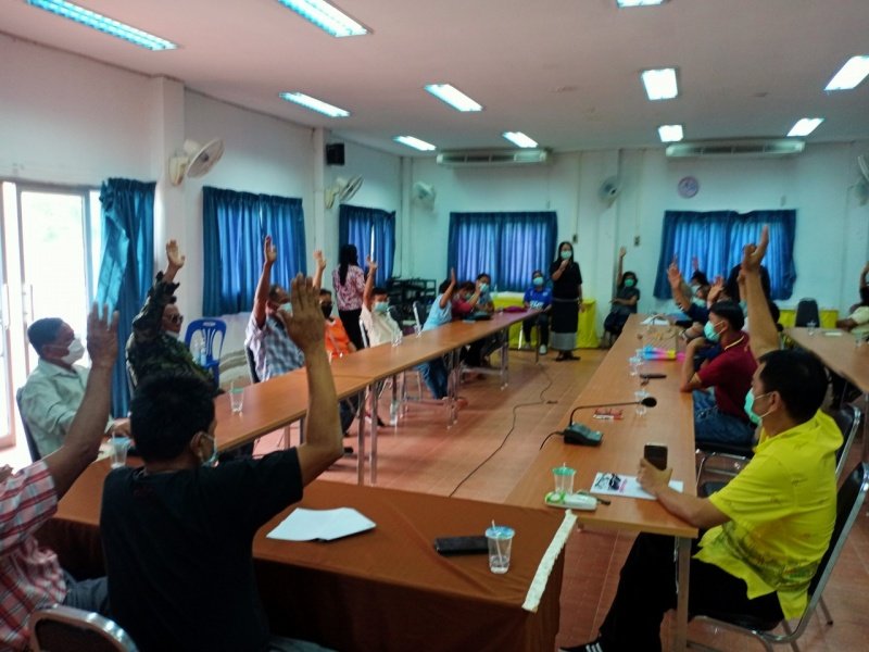 ประชุมสรุปสถานที่กักตัว ผู้เข้ามาในตำบลหนองบัวน้อย มีผู้นำชุมชนและเจ้าหน้าที่สาธารณสุข ประธาน อสม. ประจำหมู่บ้านทั้ง 12 หมู่บ้านร่วมประชุม วันที่ 6 กรกฏาคม 2564 ณ ห้องประชุมองค์การบริหารส่วนตำบลหนองบัวน้อย