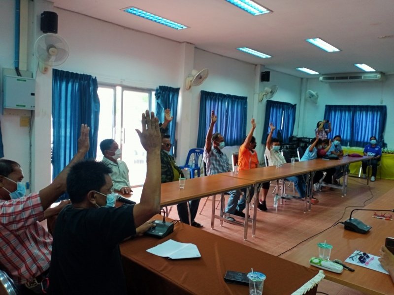 ประชุมสรุปสถานที่กักตัว ผู้เข้ามาในตำบลหนองบัวน้อย มีผู้นำชุมชนและเจ้าหน้าที่สาธารณสุข ประธาน อสม. ประจำหมู่บ้านทั้ง 12 หมู่บ้านร่วมประชุม วันที่ 6 กรกฏาคม 2564 ณ ห้องประชุมองค์การบริหารส่วนตำบลหนองบัวน้อย