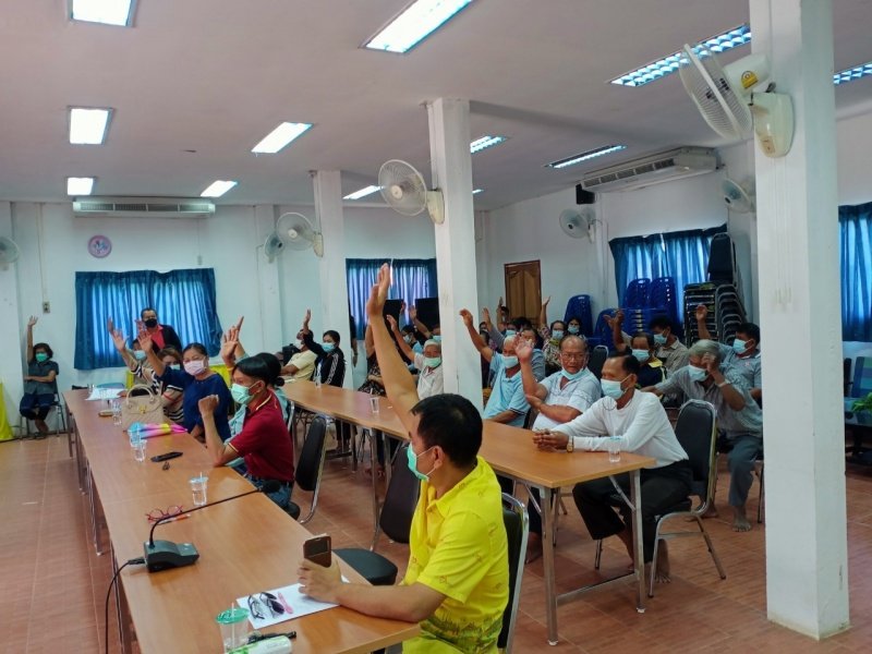 ประชุมสรุปสถานที่กักตัว ผู้เข้ามาในตำบลหนองบัวน้อย มีผู้นำชุมชนและเจ้าหน้าที่สาธารณสุข ประธาน อสม. ประจำหมู่บ้านทั้ง 12 หมู่บ้านร่วมประชุม วันที่ 6 กรกฏาคม 2564 ณ ห้องประชุมองค์การบริหารส่วนตำบลหนองบัวน้อย