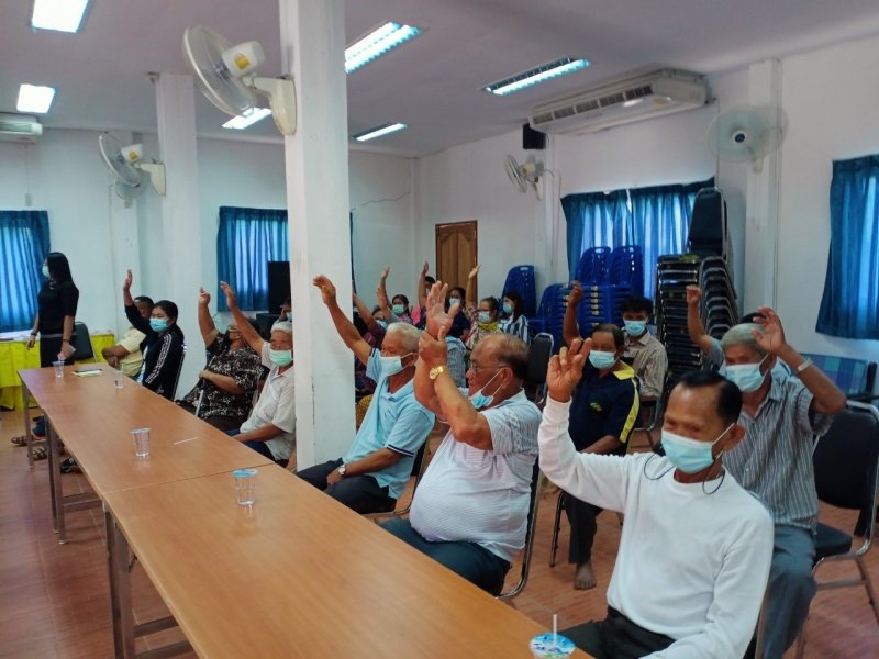 ประชุมสรุปสถานที่กักตัว ผู้เข้ามาในตำบลหนองบัวน้อย มีผู้นำชุมชนและเจ้าหน้าที่สาธารณสุข ประธาน อสม. ประจำหมู่บ้านทั้ง 12 หมู่บ้านร่วมประชุม วันที่ 6 กรกฏาคม 2564 ณ ห้องประชุมองค์การบริหารส่วนตำบลหนองบัวน้อย