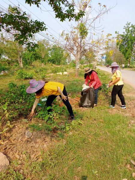 อบต.หนองบัวน้อยและกำนัน,ผู้ใหญ่บ้าน,ผู้ช่วยผู้ใหญ่บ้าน,สารวัตรกำนัน,แพทย์ประจำตำบลหนองบัวน้อยร่วมกันพัฒนาบริเวณสระน้ำขาวหมู่บ้านหนองบัวน้อย วันที่ 9 มีนาคม พ.ศ.2564