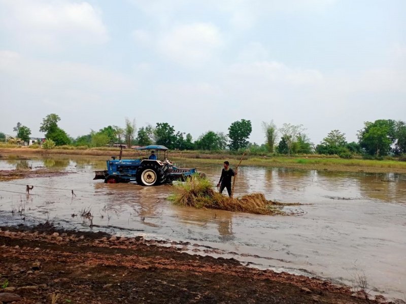 อบต.หนองบัวน้อยและกำนัน,ผู้ใหญ่บ้าน,ผู้ช่วยผู้ใหญ่บ้าน,สารวัตรกำนัน,แพทย์ประจำตำบลหนองบัวน้อยร่วมกันพัฒนาบริเวณสระน้ำขาวหมู่บ้านหนองบัวน้อย วันที่ 9 มีนาคม พ.ศ.2564