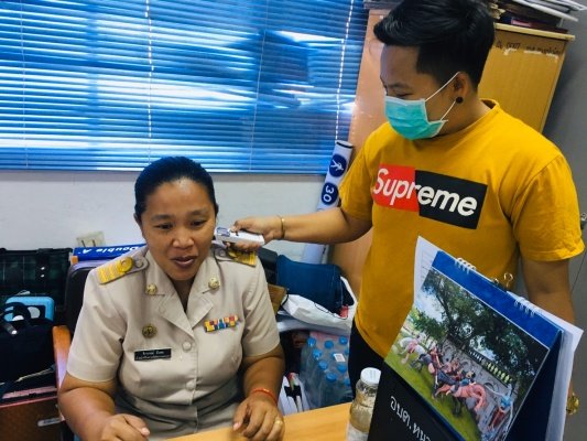 คัดกรองสุขภาพเจ้าหน้าที่พนักงาน อบต. และประชาชนที่เข้ามาใช้บริการ
เนื่องจากสถานการณ์โรคติดเชื้อไวรัสโคโรนา 2019 ทางกู้ชีพ อบต.หนองบัวน้อย ได้ทำการตรวจคัดกรองอุณหภูมิร่างกายและให้เจลแอลกอฮอล์ล้างมือก่อนที่จะแจกหน้ากากอนามัยให้กับทุกท่าาน เพื่อป้องกันโรคติดเชื้อไวรัสโคโรนา 2019 ในเบื้องต้น