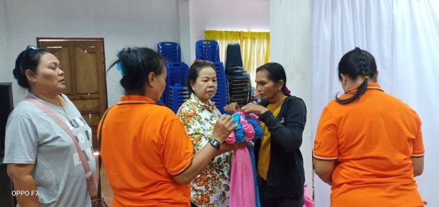 โครงการอบรมฝึกอาชีพตำบลหนองบัวน้อย ประจำปีงบประมาณ พ.ศ.2563
หลักสูตร ส่งเสริมอาชีพการผูกผ้าและการจับจีบผ้าในงานพิธีต่างๆ ในวันที่ 9-10 มกราคม พ.ศ.2563 ณ องค์การบริหารส่วนตำบลหนองบัวน้อย อำเภอสีคิ้ว จังหวัดนครราชสีมา โดย กองสวัสดิการสังคม องค์การบริหารส่วนตำบลหนองบัวน้อย