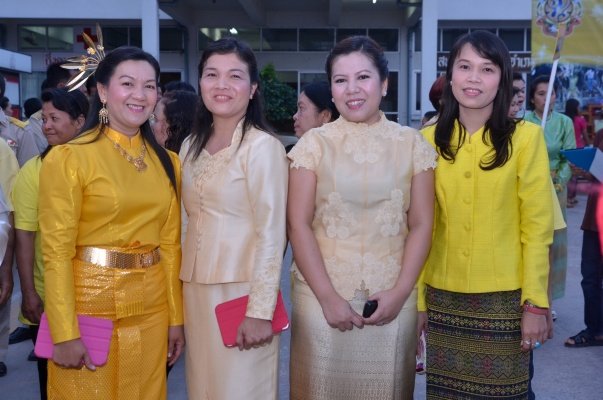 องค์การบริหารส่วนตำบลหนองบัวน้อย ร่วมพิธีถวายเครื่องราชสักการะ จุดเทียนถวายพระพรชัย เนื่องในวโรกาสวันเฉลิมพระชนมพรรษา ๘๕ พรรษา ๕ ธันวาคม พ.ศ.๒๕๕๕ 